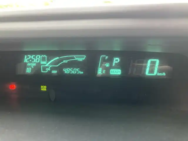 トヨタ アクア S 鳥取県 2013(平25)年 4.9万km グレーメタリック 純正オーディオ/CD/AUX/ETC/社外15インチアルミホイール/プッシュエンジンスタート/スマートキー/アイドリングストップ/ウィンカーミラー/電動格納ミラー/オートライト/ステアリングスイッチ/フロアマット・ドアバイザー/スタットレスアルミセット積込/（2024年製タイヤ溝８部山）