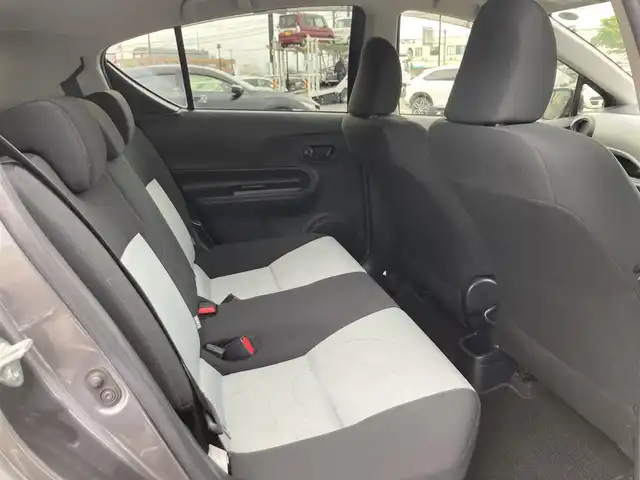 トヨタ アクア S 鳥取県 2013(平25)年 4.9万km グレーメタリック 純正オーディオ/CD/AUX/ETC/社外15インチアルミホイール/プッシュエンジンスタート/スマートキー/アイドリングストップ/ウィンカーミラー/電動格納ミラー/オートライト/ステアリングスイッチ/フロアマット・ドアバイザー/スタットレスアルミセット積込/（2024年製タイヤ溝８部山）