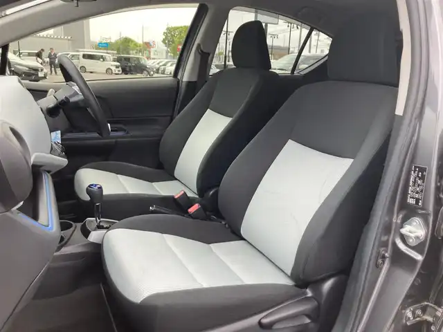 トヨタ アクア S 鳥取県 2013(平25)年 4.9万km グレーメタリック 純正オーディオ/CD/AUX/ETC/社外15インチアルミホイール/プッシュエンジンスタート/スマートキー/アイドリングストップ/ウィンカーミラー/電動格納ミラー/オートライト/ステアリングスイッチ/フロアマット・ドアバイザー/スタットレスアルミセット積込/（2024年製タイヤ溝８部山）