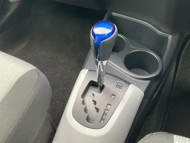 トヨタ アクア S 鳥取県 2013(平25)年 4.9万km グレーメタリック 社外ディスプレイオーディオ/ETC/社外15インチアルミホイール/プッシュエンジンスタート/スマートキー/アイドリングストップ/ウィンカーミラー/電動格納ミラー/オートライト/ステアリングスイッチ/フロアマット・ドアバイザー/スタットレスアルミセット積込/（2024年製タイヤ溝８部山）