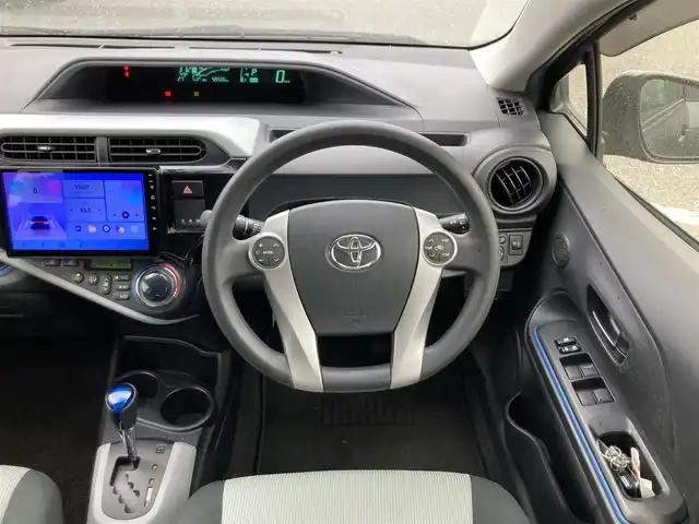 トヨタ アクア S 鳥取県 2013(平25)年 4.9万km グレーメタリック 社外ディスプレイオーディオ/ETC/社外15インチアルミホイール/プッシュエンジンスタート/スマートキー/アイドリングストップ/ウィンカーミラー/電動格納ミラー/オートライト/ステアリングスイッチ/フロアマット・ドアバイザー/スタットレスアルミセット積込/（2024年製タイヤ溝８部山）