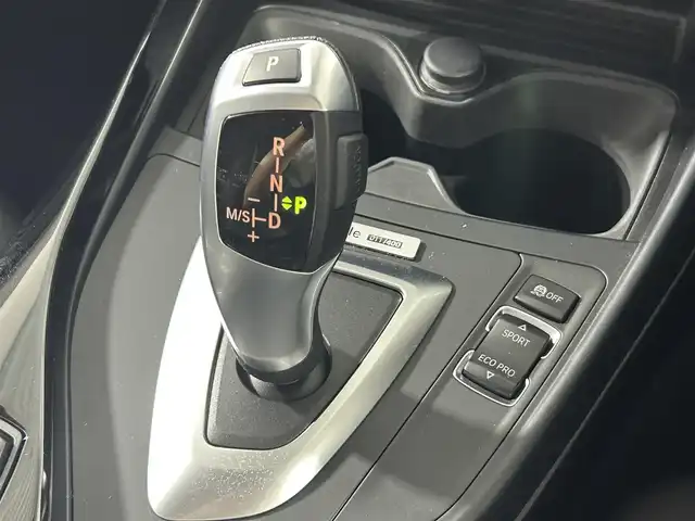 ＢＭＷ １１８ｉ セレブレーションEDマイスタイル 佐賀県 2016(平28)年 1.5万km アルピンホワイトⅢ 純正ナビ/（ＡＭ/ＦＭ/CD/DVD/Bluetooth/フルセグTV）/Rクリアランスソナー/バックカメラ/クルーズコントロール(追従あり)/ステアリングリモコン/横滑り防止装置/アイドリングストップ/オートエアコン/オールオートパワーウィンドウ/ETC/オートライト/スマートキー/スペアキー有/プッシュスタート/USB入力端子/純正フロアマット/純正17インチアルミホイール