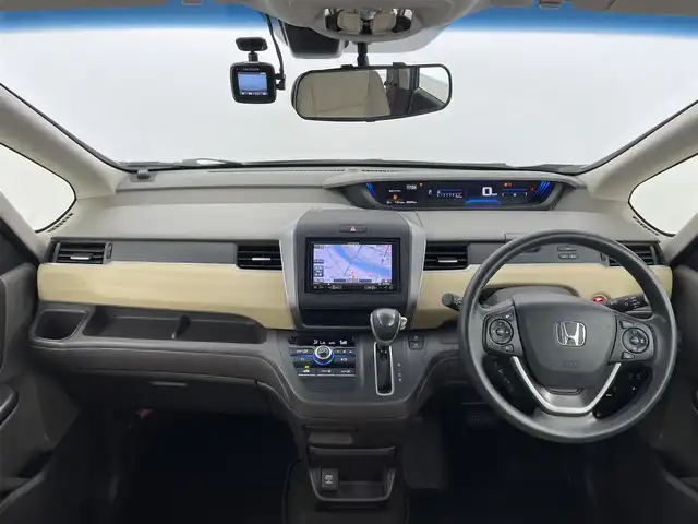 ホンダ フリード G ホンダセンシング 大分県 2018(平30)年 2.1万km コバルトブルーパール 社外7インチナビ(AVIC-RZ802)/フルセグTV/CD/DVD/SD録音再生/Bluetooth/AM/FM/バックカメラ/ETC/ドライブレコーダー/ホンダセンシング/衝突軽減ブレーキ/歩行者事故低減ステアリング/先行車発進お知らせ機能/路外逸脱抑制機能/アダプティブクルーズコントロール/車線維持支援システム/ステアリングスイッチ/両側パワースライドドア/プッシュスタート/LED