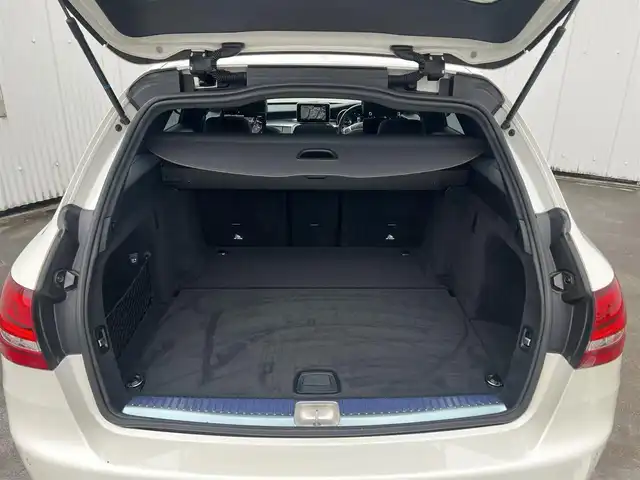 メルセデス・ベンツ Ｃ２２０ｄ ワゴン ローレウスエディション 広島県 2018(平30)年 6.3万km ダイヤモンドホワイト COMANDシステム/・8.4インチインチワイドディスプレイ/・COMANDコントローラー/・HDDナビ/・フルセグTV/・DVD/・USBインターフェース/・SDカードスロット/レーダーセーフティーパッケージ/・ディスタンスパイロットディストロニック/・ステアリングパイロット/・アクティブブレーキアシスト/・アクティブブレーキアシスト/・被害軽減ブレーキ付後方衝突警告システム/・アクティブブラインドスポットアシスト/・アクティブレーンキーピングアシスト/アクティブパーキングアシスト/シルバールーフレール/パノラミックスライディングルーフ/パワーバックドア/フロントパワーシート/・フロントシートヒーター
