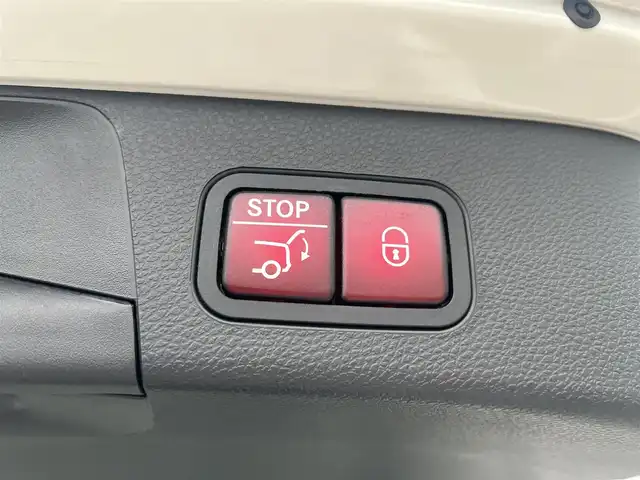 メルセデス・ベンツ Ｃ２２０ｄ ワゴン ローレウスエディション 広島県 2018(平30)年 6.3万km ダイヤモンドホワイト COMANDシステム/・8.4インチインチワイドディスプレイ/・COMANDコントローラー/・HDDナビ/・フルセグTV/・DVD/・USBインターフェース/・SDカードスロット/レーダーセーフティーパッケージ/・ディスタンスパイロットディストロニック/・ステアリングパイロット/・アクティブブレーキアシスト/・アクティブブレーキアシスト/・被害軽減ブレーキ付後方衝突警告システム/・アクティブブラインドスポットアシスト/・アクティブレーンキーピングアシスト/アクティブパーキングアシスト/シルバールーフレール/パノラミックスライディングルーフ/パワーバックドア/フロントパワーシート/・フロントシートヒーター