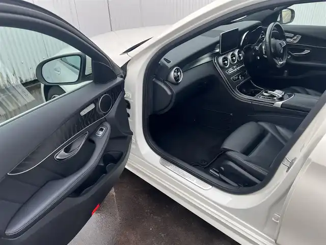 メルセデス・ベンツ Ｃ２２０ｄ ワゴン ローレウスエディション 広島県 2018(平30)年 6.3万km ダイヤモンドホワイト COMANDシステム/・8.4インチインチワイドディスプレイ/・COMANDコントローラー/・HDDナビ/・フルセグTV/・DVD/・USBインターフェース/・SDカードスロット/レーダーセーフティーパッケージ/・ディスタンスパイロットディストロニック/・ステアリングパイロット/・アクティブブレーキアシスト/・アクティブブレーキアシスト/・被害軽減ブレーキ付後方衝突警告システム/・アクティブブラインドスポットアシスト/・アクティブレーンキーピングアシスト/アクティブパーキングアシスト/シルバールーフレール/パノラミックスライディングルーフ/パワーバックドア/フロントパワーシート/・フロントシートヒーター