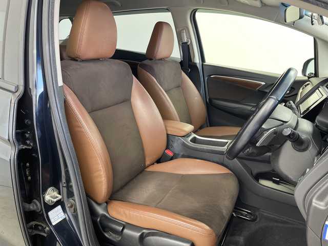 ホンダ シャトル ハイブリッド Z スタイルエディション 岐阜県 2016(平28)年 5.6万km ミッドナイトブルービームM 純正メモリナビ【VXM-165VFi】/・フルセグ/BT/CD/DVD/バックカメラ/ビルトインETC/ハーフレザーシート/・シートヒーター/革巻きステアリング/・ステアリングスイッチ/・パドルシフト/・クルーズコントロール/衝突軽減ブレーキ/ドライブレコーダー/純正フロアマット/純正ドアバイザー/ルーフレール/LEDヘッドライト/・フォグランプ