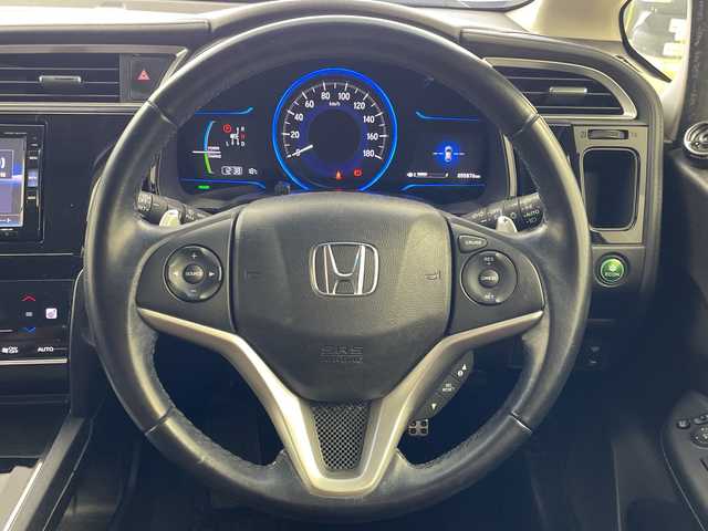 ホンダ シャトル ハイブリッド Z スタイルエディション 岐阜県 2016(平28)年 5.6万km ミッドナイトブルービームM 純正メモリナビ【VXM-165VFi】/・フルセグ/BT/CD/DVD/バックカメラ/ビルトインETC/ハーフレザーシート/・シートヒーター/革巻きステアリング/・ステアリングスイッチ/・パドルシフト/・クルーズコントロール/衝突軽減ブレーキ/ドライブレコーダー/純正フロアマット/純正ドアバイザー/ルーフレール/LEDヘッドライト/・フォグランプ