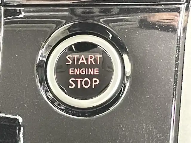 日産 セレナ ハイウェイスター 千葉県 2017(平29)年 3.4万km ダイヤモンドブラック 禁煙車/純正9インチメモリナビ　/　CD/DVD/BT/フルセグTV/純正フリップダウンモニター/両側パワースライドドア/アラウンドビューモニター/エマージェンシーブレーキ/レーンキープアシスト/プロパイロット/コーナーセンサー/デジタルインナーミラー/電子パーキング/オートホールド/ETC/LEDヘッドライト/フォグライト/純正16インチアルミホイール