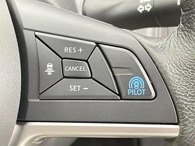 日産 セレナ ハイウェイスター 千葉県 2017(平29)年 3.4万km ダイヤモンドブラック 禁煙車/純正9インチメモリナビ　/　CD/DVD/BT/フルセグTV/純正フリップダウンモニター/両側パワースライドドア/アラウンドビューモニター/エマージェンシーブレーキ/レーンキープアシスト/プロパイロット/コーナーセンサー/デジタルインナーミラー/電子パーキング/オートホールド/ETC/LEDヘッドライト/フォグライト/純正16インチアルミホイール