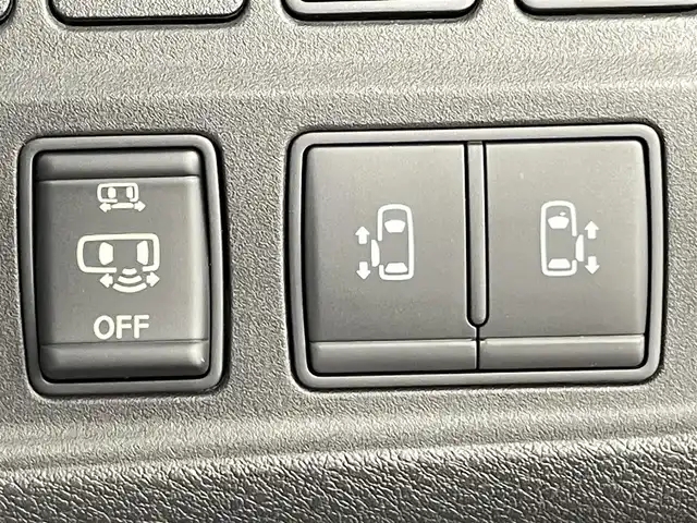 日産 セレナ ハイウェイスター 千葉県 2017(平29)年 3.4万km ダイヤモンドブラック 禁煙車/純正9インチメモリナビ　/　CD/DVD/BT/フルセグTV/純正フリップダウンモニター/両側パワースライドドア/アラウンドビューモニター/エマージェンシーブレーキ/レーンキープアシスト/プロパイロット/コーナーセンサー/デジタルインナーミラー/電子パーキング/オートホールド/ETC/LEDヘッドライト/フォグライト/純正16インチアルミホイール