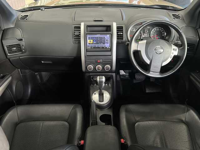 日産 エクストレイル 20Xtt 静岡県 2012(平24)年 10.1万km ダイヤモンドブラック 社外ナビ/・CD/DVD/SD/Bluetooth/ipod/USB/・ラジオ/フルセグTV/主要装備/・クルーズコントロール　/・シートヒーター　/・ＥＴＣ　/・オートライト　/・ダウンヒルアシストコントロール　/・フォグランプ　/・レーザーシート　/・横滑り防止装置　/・純正アルミホイール　/・パワーステアリング　/・パワーウィンドウ/・プッシュスタート/・スマートキー