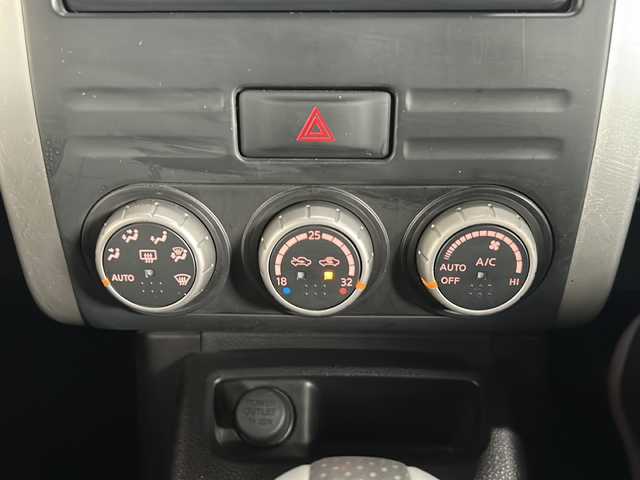 日産 エクストレイル 20Xtt 静岡県 2012(平24)年 10.1万km ダイヤモンドブラック 社外ナビ/・CD/DVD/SD/Bluetooth/ipod/USB/・ラジオ/フルセグTV/主要装備/・クルーズコントロール　/・シートヒーター　/・ＥＴＣ　/・オートライト　/・ダウンヒルアシストコントロール　/・フォグランプ　/・レーザーシート　/・横滑り防止装置　/・純正アルミホイール　/・パワーステアリング　/・パワーウィンドウ/・プッシュスタート/・スマートキー