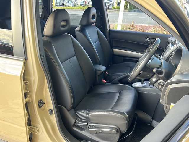 日産 エクストレイル 20Xtt 静岡県 2012(平24)年 10.1万km ダイヤモンドブラック 社外ナビ/・CD/DVD/SD/Bluetooth/ipod/USB/・ラジオ/フルセグTV/主要装備/・クルーズコントロール　/・シートヒーター　/・ＥＴＣ　/・オートライト　/・ダウンヒルアシストコントロール　/・フォグランプ　/・レーザーシート　/・横滑り防止装置　/・純正アルミホイール　/・パワーステアリング　/・パワーウィンドウ/・プッシュスタート/・スマートキー