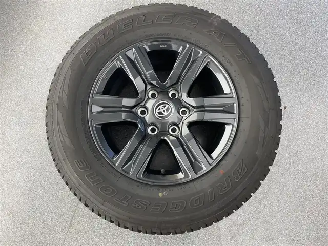 トヨタ ハイラックス Z 愛知県 2021(令3)年 1.1万km スーパーホワイトⅡ 純正ナビ　バックカメラ　ＡＥＲＯＫＬＡＳキャノピー　ＪＢＬスピーカー　ＥＴＣ　純正ドラレコ　ＢＡＴＴＬＥＺリフトアップサス　ＧＲサイドステップ　純正オーバーフェンダー　ＴＲＤフィルム　衝突軽減　純正パーツ純正AW積込　保証書　ワンオナ　禁煙車　ブロックタイヤ　コーナーセンサー　ヘッドライトウォッシャー　コーナーセンサー　社外シフトノブ　社外ステアリング