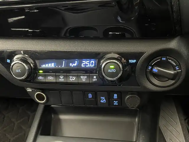 トヨタ ハイラックス Z 愛知県 2021(令3)年 1.1万km スーパーホワイトⅡ 純正ナビ　バックカメラ　ＡＥＲＯＫＬＡＳキャノピー　ＪＢＬスピーカー　ＥＴＣ　純正ドラレコ　ＢＡＴＴＬＥＺリフトアップサス　ＧＲサイドステップ　純正オーバーフェンダー　ＴＲＤフィルム　衝突軽減　純正パーツ純正AW積込　保証書　ワンオナ　禁煙車　ブロックタイヤ　コーナーセンサー　ヘッドライトウォッシャー　コーナーセンサー　社外シフトノブ　社外ステアリング