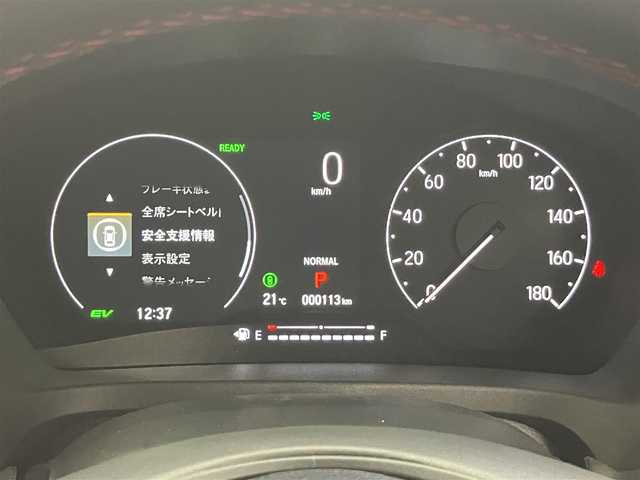 ホンダ ヴェゼル ハイブリッド e:HEV RS 東京都 2025(令7)年 0.1万km プラチナホワイトパール ホンダセンシング/●衝突軽減ブレーキ（CMBS）/●先行車発進お知らせ機能/●歩行者事故低減ステアリング/●路外逸脱抑制機能/●標識認識機能/●渋滞追従機能付アダプティブクルーズコントロール（ACC）/●車線維持支援システム（LKAS）/●トラフィックジャムアシスト（渋滞運転支援機能）/●ブラインドスポットインフォメーション［タイプ別設定］/●誤発進抑制機能●後方誤発進抑制機能/●近距離衝突軽減ブレーキ/●急アクセル抑制機能/●パーキングセンサーシステム/●後退出庫サポート/●オートハイビーム/●アダプティブドライビングビーム/ワンオーナー/ホンダコネクトディスプレイ/・インターナビ・9インチワイドディスプレイ/・地デジ・リアワイドカメラ・ハンズフリー機能/・後退出庫サポート・信号情報活用支援システム/・ステアリングスイッチ/AppleCarPlay ・Android auto/おくだけ充電/ハンズフリーパワーバックドア/パドルシフト/ステリングヒーター・シートヒーター /LEDヘッドライト/USB端子/コーナーセンサー/ビルトインETC2.0/プッシュスタート/保証書・取扱説明書・スペアキー