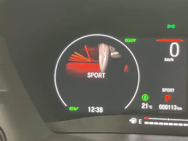 ホンダ ヴェゼル ハイブリッド e:HEV RS 東京都 2025(令7)年 0.1万km プラチナホワイトパール ホンダセンシング/●衝突軽減ブレーキ（CMBS）/●先行車発進お知らせ機能/●歩行者事故低減ステアリング/●路外逸脱抑制機能/●標識認識機能/●渋滞追従機能付アダプティブクルーズコントロール（ACC）/●車線維持支援システム（LKAS）/●トラフィックジャムアシスト（渋滞運転支援機能）/●ブラインドスポットインフォメーション［タイプ別設定］/●誤発進抑制機能●後方誤発進抑制機能/●近距離衝突軽減ブレーキ/●急アクセル抑制機能/●パーキングセンサーシステム/●後退出庫サポート/●オートハイビーム/●アダプティブドライビングビーム/ワンオーナー/ホンダコネクトディスプレイ/・インターナビ・9インチワイドディスプレイ/・地デジ・リアワイドカメラ・ハンズフリー機能/・後退出庫サポート・信号情報活用支援システム/・ステアリングスイッチ/AppleCarPlay ・Android auto/おくだけ充電/ハンズフリーパワーバックドア/パドルシフト/ステリングヒーター・シートヒーター /LEDヘッドライト/USB端子/コーナーセンサー/ビルトインETC2.0/プッシュスタート/保証書・取扱説明書・スペアキー