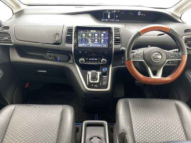 日産 セレナ e－パワー ハイウェイスター V 沖縄県 2019(令1)年 11.1万km ブリリアントホワイトパール 純正９インチナビ(MM518D-L)/（フルセグＴＶ　ＤＶＤ　Ｂｌｕｅｔｏｏｔｈ）/アラウンドビューモニター/ビルトインＥＴＣ/ドライブレコーダー/フリップダウンモニター/プロパイロット/クルーズコントロール/ステアリングスイッチ/レザーシート/デジタルインナーミラー/両側パワースライドドア/クリアランスソナー/サンシェード/スマートキー/プッシュスタート/LEDヘッドライト/オートライト/純正フロアマット/純正15インチアルミホイール/保証書/取扱説明書
