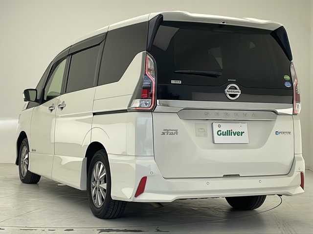 日産 セレナ e－パワー ハイウェイスター V 沖縄県 2019(令1)年 11.1万km ブリリアントホワイトパール 純正９インチナビ(MM518D-L)/（フルセグＴＶ　ＤＶＤ　Ｂｌｕｅｔｏｏｔｈ）/アラウンドビューモニター/ビルトインＥＴＣ/ドライブレコーダー/フリップダウンモニター/プロパイロット/クルーズコントロール/ステアリングスイッチ/レザーシート/デジタルインナーミラー/両側パワースライドドア/クリアランスソナー/サンシェード/スマートキー/プッシュスタート/LEDヘッドライト/オートライト/純正フロアマット/純正15インチアルミホイール/保証書/取扱説明書