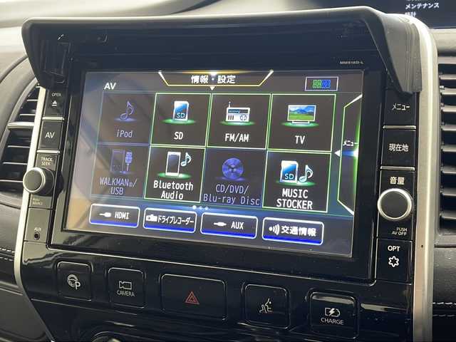 日産 セレナ e－パワー ハイウェイスター V 沖縄県 2019(令1)年 11.1万km ブリリアントホワイトパール 純正９インチナビ(MM518D-L)/（フルセグＴＶ　ＤＶＤ　Ｂｌｕｅｔｏｏｔｈ）/アラウンドビューモニター/ビルトインＥＴＣ/ドライブレコーダー/フリップダウンモニター/プロパイロット/クルーズコントロール/ステアリングスイッチ/レザーシート/デジタルインナーミラー/両側パワースライドドア/クリアランスソナー/サンシェード/スマートキー/プッシュスタート/LEDヘッドライト/オートライト/純正フロアマット/純正15インチアルミホイール/保証書/取扱説明書