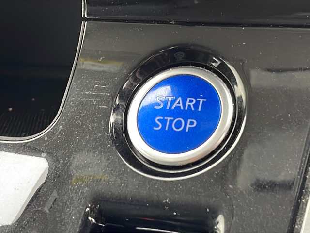 日産 セレナ e－パワー ハイウェイスター V 沖縄県 2019(令1)年 11.1万km ブリリアントホワイトパール 純正９インチナビ(MM518D-L)/（フルセグＴＶ　ＤＶＤ　Ｂｌｕｅｔｏｏｔｈ）/アラウンドビューモニター/ビルトインＥＴＣ/ドライブレコーダー/フリップダウンモニター/プロパイロット/クルーズコントロール/ステアリングスイッチ/レザーシート/デジタルインナーミラー/両側パワースライドドア/クリアランスソナー/サンシェード/スマートキー/プッシュスタート/LEDヘッドライト/オートライト/純正フロアマット/純正15インチアルミホイール/保証書/取扱説明書