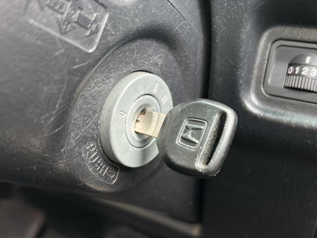 ホンダ バモス L ローダウン 静岡県 2011(平23)年 7.2万km ナイトホークブラックパール 純正メモリナビ/・CD/・DVD/・ワンセグＴＶ/・USB/・AM/・FM/主要装備/・両側パワスラ/・ETC/・純正フロアマット/・純正アルミホイール/・スペアキー1本