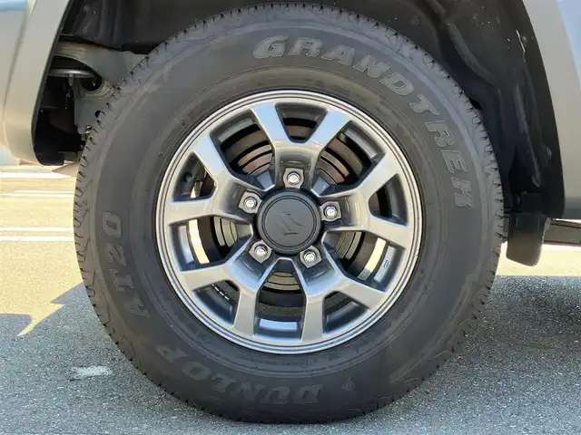 スズキ ジムニー シエラ JC 静岡県 2024(令6)年 0.9万km ムーンライトバイオレットPM エンジンスタートボタン/パワーステアリング/パワーウィンドウ/4WD/アイドリングストップ/スマートキー/スペアキー１本/オートエアコン/クルーズコントロール/ETC/バックカメラ/社外SDナビ（CD.DVD.BT.フルセグ）/純正フロアマット/純正アルミホイール/D席N席シートヒーター/背面タイヤ/ABS/横滑り防止装置/レーンキープアシスト/オートライト/ダウンヒルアシストコントロール/W+サイドエアバック/衝突軽減システム