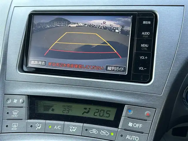 トヨタ プリウス S 長崎県 2014(平26)年 9.6万km ホワイトパールクリスタルシャイン (株)IDOMが運営する【じしゃロン長崎店】の自社ローン専用車両になりますこちらは現金またはオートローンご利用時の価格です。自社ローンご希望の方は別途その旨お申付け下さい/ナビ　/バックカメラ　/ＨＩＤヘッドライト　/オートライト　/フォグランプ　/プッシュスタート　/スマートキー　/ＥＴＣ　/電動格納ミラー　/フルセグテレビ　/Ｂｌｕｅｔｏｏｔｈ