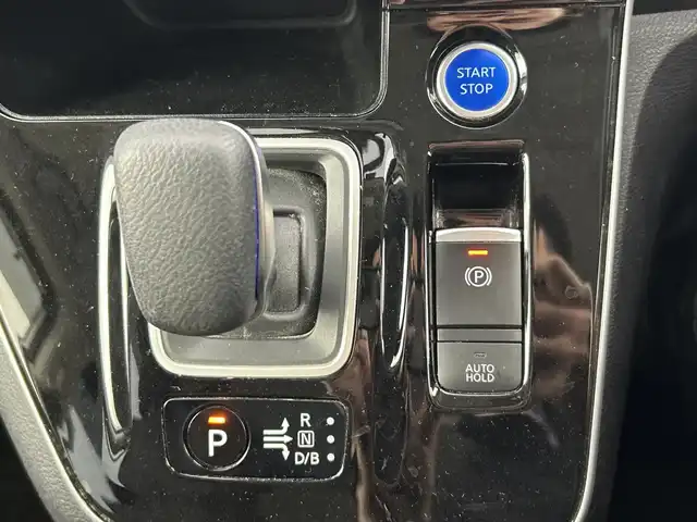 日産 セレナ e－パワー ハイウェイスター V 愛知県 2020(令2)年 4万km ブリリアントホワイトパール プロパイロット/セーフティパッケージB/＝＝＝＝＝＝＝＝＝＝＝＝＝＝＝/純正10インチナビ(AM/FM/Bluetooth/フルセグTV//CD/DVD/Blu-ray/AppleCarPlay/AndroidAuto)/アラウンドビューモニター/純正11インチフリップダウンモニター/両側パワースライドドア(ハンズフリー機能付)/LEDヘッドランプ/インテリジェントオートライトシステム/ハイビームアシスト/純正前方ドライブレコーダー/ビルトインETC/電動パーキングブレーキ/オートブレーキホールド/プッシュスタート/スマートキー