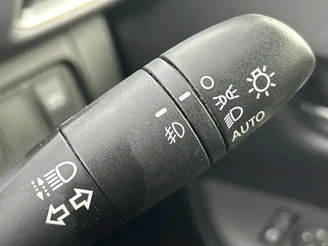 日産 セレナ e－パワー ハイウェイスター V 愛知県 2020(令2)年 4万km ブリリアントホワイトパール プロパイロット/セーフティパッケージB/＝＝＝＝＝＝＝＝＝＝＝＝＝＝＝/純正10インチナビ(AM/FM/Bluetooth/フルセグTV//CD/DVD/Blu-ray/AppleCarPlay/AndroidAuto)/アラウンドビューモニター/純正11インチフリップダウンモニター/両側パワースライドドア(ハンズフリー機能付)/LEDヘッドランプ/インテリジェントオートライトシステム/ハイビームアシスト/純正前方ドライブレコーダー/ビルトインETC/電動パーキングブレーキ/オートブレーキホールド/プッシュスタート/スマートキー