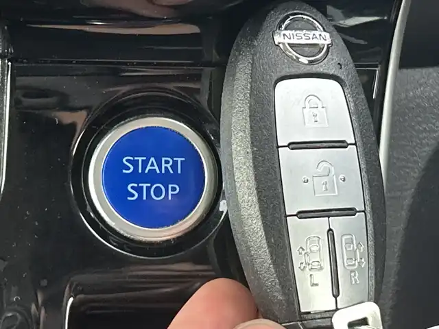 日産 セレナ e－パワー ハイウェイスター V 愛知県 2020(令2)年 4万km ブリリアントホワイトパール プロパイロット/セーフティパッケージB/＝＝＝＝＝＝＝＝＝＝＝＝＝＝＝/純正10インチナビ(AM/FM/Bluetooth/フルセグTV//CD/DVD/Blu-ray/AppleCarPlay/AndroidAuto)/アラウンドビューモニター/純正11インチフリップダウンモニター/両側パワースライドドア(ハンズフリー機能付)/LEDヘッドランプ/インテリジェントオートライトシステム/ハイビームアシスト/純正前方ドライブレコーダー/ビルトインETC/電動パーキングブレーキ/オートブレーキホールド/プッシュスタート/スマートキー