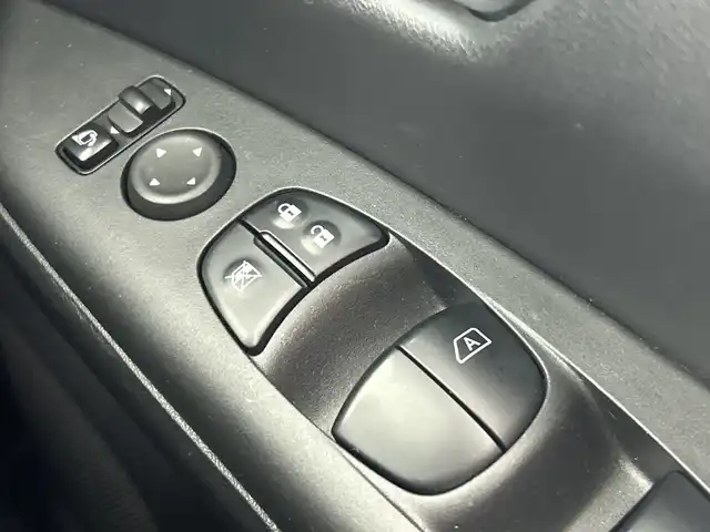 日産 セレナ e－パワー ハイウェイスター V 愛知県 2020(令2)年 4万km ブリリアントホワイトパール プロパイロット/セーフティパッケージB/＝＝＝＝＝＝＝＝＝＝＝＝＝＝＝/純正10インチナビ(AM/FM/Bluetooth/フルセグTV//CD/DVD/Blu-ray/AppleCarPlay/AndroidAuto)/アラウンドビューモニター/純正11インチフリップダウンモニター/両側パワースライドドア(ハンズフリー機能付)/LEDヘッドランプ/インテリジェントオートライトシステム/ハイビームアシスト/純正前方ドライブレコーダー/ビルトインETC/電動パーキングブレーキ/オートブレーキホールド/プッシュスタート/スマートキー