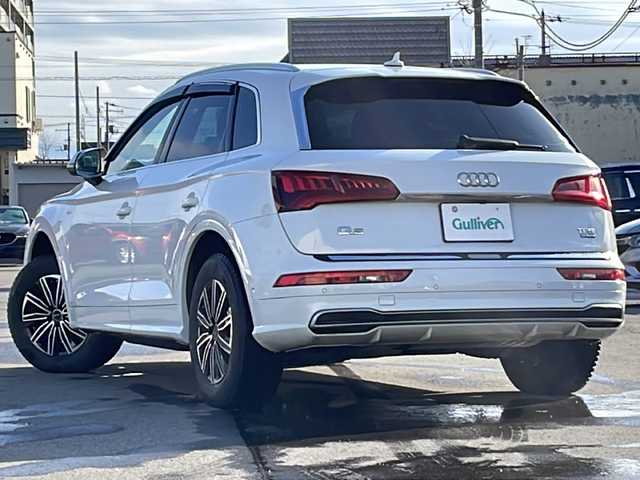 アウディ Ｑ５ 2．0TFSIクワトロ スポーツ 道北・旭川 2019(平31)年 9.2万km グレイシアホワイトメタリック /４WD//禁煙車//純正ナビ/CD/DVD/BT//アラウンドビューカメラ//ハーフレザーシート//運転席シートメモリー//前席パワーシート//前席シートヒーター//ETC//前後ドライブレコーダー//パワーバックドア//パドルシフト//LEDヘッドライト//オートライト//オートワイパー//パークアシスト//アウディプレセンス/エレクトロニカルパーキングブレーキ/アクティブレーンアシスト/アウディサイドアシスト/アダプティブクルーズコントロール//クリアランスソナー//パーキングシステムプラス//純正AW付夏タイヤ積込み//保証書//取説
