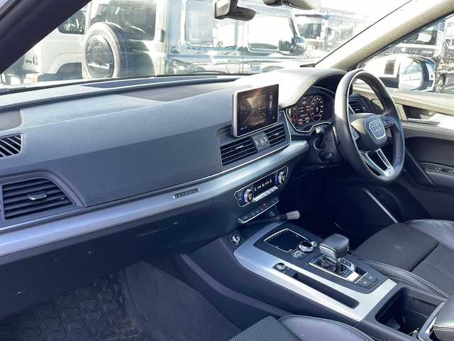 アウディ Ｑ５ 2．0TFSIクワトロ スポーツ 道北・旭川 2019(平31)年 9.2万km グレイシアホワイトメタリック /４WD//禁煙車//純正ナビ/CD/DVD/BT//アラウンドビューカメラ//ハーフレザーシート//運転席シートメモリー//前席パワーシート//前席シートヒーター//ETC//前後ドライブレコーダー//パワーバックドア//パドルシフト//LEDヘッドライト//オートライト//オートワイパー//パークアシスト//アウディプレセンス/エレクトロニカルパーキングブレーキ/アクティブレーンアシスト/アウディサイドアシスト/アダプティブクルーズコントロール//クリアランスソナー//パーキングシステムプラス//純正AW付夏タイヤ積込み//保証書//取説