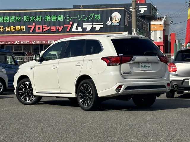 三菱 アウトランダー ＰＨＥＶ G セーフティパッケージ 愛知県 2018(平30)年 8.7万km シルキーホワイト /禁煙/ワンオーナー/ハーフレザーシート//フルセグナビ/CD/DVD/SD/MSV/BT/全方位カメラ//ETC/純正ドラレコ/充電ケーブル車載//パワーシート/シートヒーター//革巻きステア/ステアスイッチ/パドルシフト/ステアヒーター//電動パーキングブレーキ//ACC/FCW/LDW//照明付きバニティミラー//LEDオートライト/LEDフォグ//EVモード//純正フロアマット//新車時保証書//取扱説明書//スペアスマートキー有