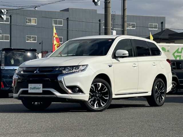 三菱 アウトランダー ＰＨＥＶ G セーフティパッケージ 愛知県 2018(平30)年 8.7万km シルキーホワイト /禁煙/ワンオーナー/ハーフレザーシート//フルセグナビ/CD/DVD/SD/MSV/BT/全方位カメラ//ETC/純正ドラレコ/充電ケーブル車載//パワーシート/シートヒーター//革巻きステア/ステアスイッチ/パドルシフト/ステアヒーター//電動パーキングブレーキ//ACC/FCW/LDW//照明付きバニティミラー//LEDオートライト/LEDフォグ//EVモード//純正フロアマット//新車時保証書//取扱説明書//スペアスマートキー有