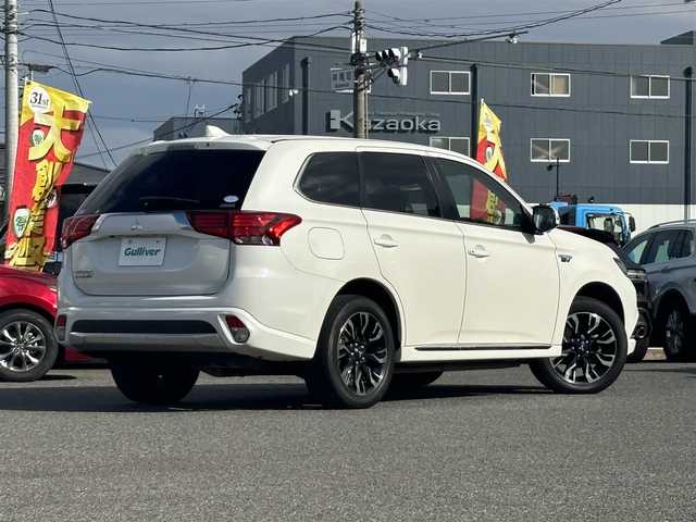三菱 アウトランダー ＰＨＥＶ G セーフティパッケージ 愛知県 2018(平30)年 8.7万km シルキーホワイト /禁煙/ワンオーナー/ハーフレザーシート//フルセグナビ/CD/DVD/SD/MSV/BT/全方位カメラ//ETC/純正ドラレコ/充電ケーブル車載//パワーシート/シートヒーター//革巻きステア/ステアスイッチ/パドルシフト/ステアヒーター//電動パーキングブレーキ//ACC/FCW/LDW//照明付きバニティミラー//LEDオートライト/LEDフォグ//EVモード//純正フロアマット//新車時保証書//取扱説明書//スペアスマートキー有