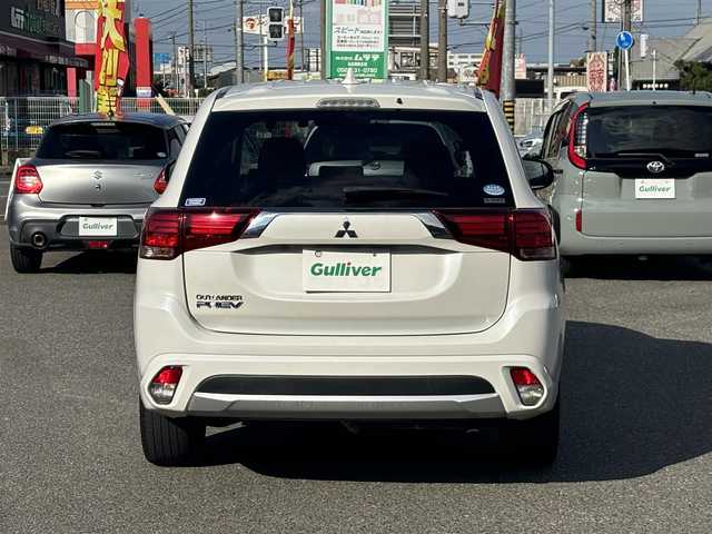 三菱 アウトランダー ＰＨＥＶ G セーフティパッケージ 愛知県 2018(平30)年 8.7万km シルキーホワイト /禁煙/ワンオーナー/ハーフレザーシート//フルセグナビ/CD/DVD/SD/MSV/BT/全方位カメラ//ETC/純正ドラレコ/充電ケーブル車載//パワーシート/シートヒーター//革巻きステア/ステアスイッチ/パドルシフト/ステアヒーター//電動パーキングブレーキ//ACC/FCW/LDW//照明付きバニティミラー//LEDオートライト/LEDフォグ//EVモード//純正フロアマット//新車時保証書//取扱説明書//スペアスマートキー有