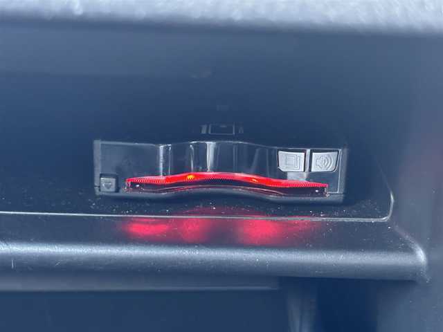 三菱 アウトランダー ＰＨＥＶ G セーフティパッケージ 愛知県 2018(平30)年 8.7万km シルキーホワイト /禁煙/ワンオーナー/ハーフレザーシート//フルセグナビ/CD/DVD/SD/MSV/BT/全方位カメラ//ETC/純正ドラレコ/充電ケーブル車載//パワーシート/シートヒーター//革巻きステア/ステアスイッチ/パドルシフト/ステアヒーター//電動パーキングブレーキ//ACC/FCW/LDW//照明付きバニティミラー//LEDオートライト/LEDフォグ//EVモード//純正フロアマット//新車時保証書//取扱説明書//スペアスマートキー有