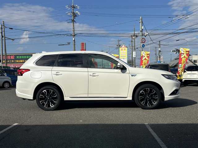 三菱 アウトランダー ＰＨＥＶ G セーフティパッケージ 愛知県 2018(平30)年 8.7万km シルキーホワイト /禁煙/ワンオーナー/ハーフレザーシート//フルセグナビ/CD/DVD/SD/MSV/BT/全方位カメラ//ETC/純正ドラレコ/充電ケーブル車載//パワーシート/シートヒーター//革巻きステア/ステアスイッチ/パドルシフト/ステアヒーター//電動パーキングブレーキ//ACC/FCW/LDW//照明付きバニティミラー//LEDオートライト/LEDフォグ//EVモード//純正フロアマット//新車時保証書//取扱説明書//スペアスマートキー有