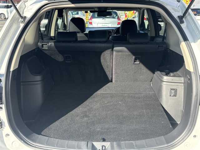 三菱 アウトランダー ＰＨＥＶ G セーフティパッケージ 愛知県 2018(平30)年 8.7万km シルキーホワイト /禁煙/ワンオーナー/ハーフレザーシート//フルセグナビ/CD/DVD/SD/MSV/BT/全方位カメラ//ETC/純正ドラレコ/充電ケーブル車載//パワーシート/シートヒーター//革巻きステア/ステアスイッチ/パドルシフト/ステアヒーター//電動パーキングブレーキ//ACC/FCW/LDW//照明付きバニティミラー//LEDオートライト/LEDフォグ//EVモード//純正フロアマット//新車時保証書//取扱説明書//スペアスマートキー有