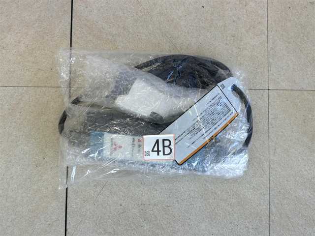 三菱 アウトランダー ＰＨＥＶ G セーフティパッケージ 愛知県 2018(平30)年 8.7万km シルキーホワイト /禁煙/ワンオーナー/ハーフレザーシート//フルセグナビ/CD/DVD/SD/MSV/BT/全方位カメラ//ETC/純正ドラレコ/充電ケーブル車載//パワーシート/シートヒーター//革巻きステア/ステアスイッチ/パドルシフト/ステアヒーター//電動パーキングブレーキ//ACC/FCW/LDW//照明付きバニティミラー//LEDオートライト/LEDフォグ//EVモード//純正フロアマット//新車時保証書//取扱説明書//スペアスマートキー有