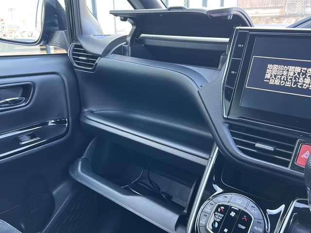 トヨタ ヴォクシー ZS 煌Ⅱ 岐阜県 2021(令3)年 4.3万km ブラック 登録時走行距離：42229km/ワンオーナー/純正１０インチナビ（NSZT-ZA4T）/バックカメラ/フルセグテレビ・Bluetooth/クルーズコントロール/トヨタセーフティーセンス/レーンディパーチャーアラート/コーナーセンサー/クルーズコントロール/両側パワースライドドア/LEDヘッドライト/オートライト/オートマチックハイビーム/ビルトインETC/ハーフレザーシート/純正16インチアルミホイール/プッシュスタート/スマートキー/保証書