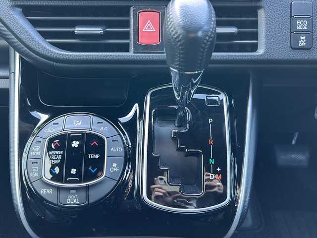 トヨタ ヴォクシー ZS 煌Ⅱ 岐阜県 2021(令3)年 4.3万km ブラック 登録時走行距離：42229km/ワンオーナー/純正１０インチナビ（NSZT-ZA4T）/バックカメラ/フルセグテレビ・Bluetooth/クルーズコントロール/トヨタセーフティーセンス/レーンディパーチャーアラート/コーナーセンサー/クルーズコントロール/両側パワースライドドア/LEDヘッドライト/オートライト/オートマチックハイビーム/ビルトインETC/ハーフレザーシート/純正16インチアルミホイール/プッシュスタート/スマートキー/保証書