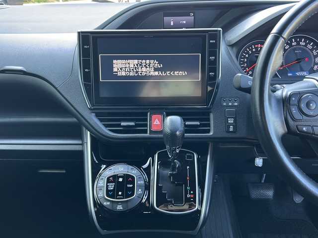 トヨタ ヴォクシー ZS 煌Ⅱ 岐阜県 2021(令3)年 4.3万km ブラック 登録時走行距離：42229km/ワンオーナー/純正１０インチナビ（NSZT-ZA4T）/バックカメラ/フルセグテレビ・Bluetooth/クルーズコントロール/トヨタセーフティーセンス/レーンディパーチャーアラート/コーナーセンサー/クルーズコントロール/両側パワースライドドア/LEDヘッドライト/オートライト/オートマチックハイビーム/ビルトインETC/ハーフレザーシート/純正16インチアルミホイール/プッシュスタート/スマートキー/保証書