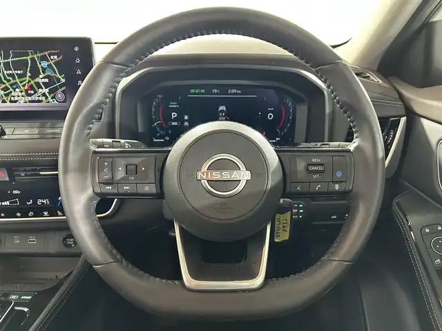 日産 エクストレイル G e－4ORCE 佐賀県 2023(令5)年 2.4万km ブリリアントホワイトパール 純正12.3インチナビ/フルセグTV/Bluetooth/Applecarplay/Androidauto/全方位カメラ　/衝突被害軽減システム/プロパイロット/レーダークルーズコントロール/レーンアシスト/ヘッドアップディスプレイ/ブラインドスポットモニター/デジタルインナールームミラー/自動駐車システム/ダウンヒルアシストコントロール/ロードサインアシスト/クリアランスソナー/オートライト/オートマチックハイビーム/LEDヘッドライト/LEDフォグライト/電動パーキング/オートブレーキホールド/純正ナビ連動型前後ドライブレコーダー/ビルトインETC2.0/4WD/パワーバックドア/ステアリングヒーター/運転席・助手席・後席シートヒーター/運転席・助手席パワーシート/合皮シート/メモリーシート/ISOFIX対応/ワイヤレス充電器/後席サンシェード/純正フロアマット/純正19インチアルミホイール