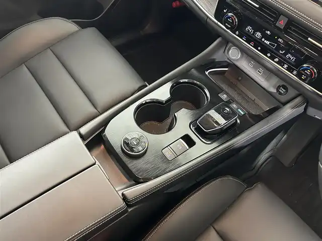 日産 エクストレイル G e－4ORCE 佐賀県 2023(令5)年 2.4万km ブリリアントホワイトパール 純正12.3インチナビ/フルセグTV/Bluetooth/Applecarplay/Androidauto/全方位カメラ　/衝突被害軽減システム/プロパイロット/レーダークルーズコントロール/レーンアシスト/ヘッドアップディスプレイ/ブラインドスポットモニター/デジタルインナールームミラー/自動駐車システム/ダウンヒルアシストコントロール/ロードサインアシスト/クリアランスソナー/オートライト/オートマチックハイビーム/LEDヘッドライト/LEDフォグライト/電動パーキング/オートブレーキホールド/純正ナビ連動型前後ドライブレコーダー/ビルトインETC2.0/4WD/パワーバックドア/ステアリングヒーター/運転席・助手席・後席シートヒーター/運転席・助手席パワーシート/合皮シート/メモリーシート/ISOFIX対応/ワイヤレス充電器/後席サンシェード/純正フロアマット/純正19インチアルミホイール