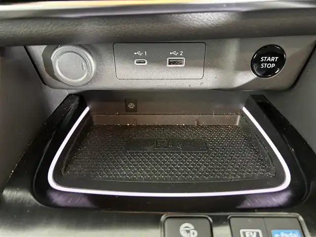 日産 エクストレイル G e－4ORCE 佐賀県 2023(令5)年 2.4万km ブリリアントホワイトパール 純正12.3インチナビ/フルセグTV/Bluetooth/Applecarplay/Androidauto/全方位カメラ　/衝突被害軽減システム/プロパイロット/レーダークルーズコントロール/レーンアシスト/ヘッドアップディスプレイ/ブラインドスポットモニター/デジタルインナールームミラー/自動駐車システム/ダウンヒルアシストコントロール/ロードサインアシスト/クリアランスソナー/オートライト/オートマチックハイビーム/LEDヘッドライト/LEDフォグライト/電動パーキング/オートブレーキホールド/純正ナビ連動型前後ドライブレコーダー/ビルトインETC2.0/4WD/パワーバックドア/ステアリングヒーター/運転席・助手席・後席シートヒーター/運転席・助手席パワーシート/合皮シート/メモリーシート/ISOFIX対応/ワイヤレス充電器/後席サンシェード/純正フロアマット/純正19インチアルミホイール