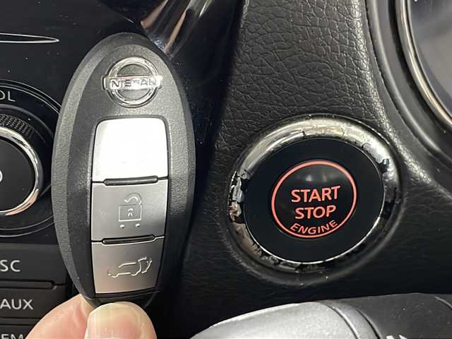 日産 エクストレイル 20Xt エマージェンシーブレーキ 広島県 2016(平28)年 5万km ダイヤモンドブラック 純正ナビ/アラウンドビューモニター/ブラインドスポットモニター/シートヒーター/電動リアゲート/ＥＴＣ/ＬＥＤヘッドライト/クルーズコントロール/ＤＶＤ/エマージェンシーブレーキ/レーンキープアシスト/フォグランプ/純正17インチアルミホイール(225/65/R17)/エアバッグ(運転席/助手席)